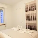 Old Square By Booklapland Apartment *