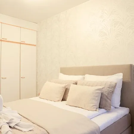 Appartamento Old Square By Booklapland